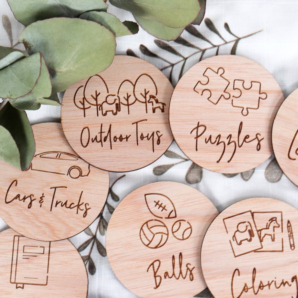wooden labels give metal mesh bins a designer finish